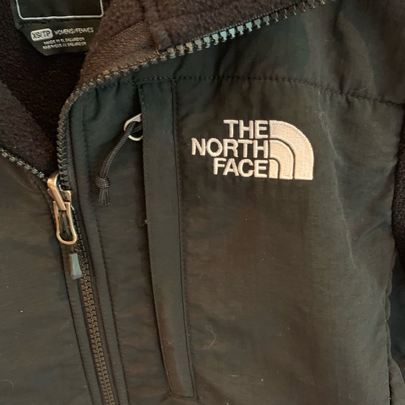 The North Face Black Women’s Denali Jacket - Picture 2 of 4